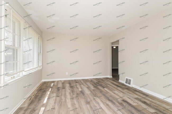 Foto del edificio - 245 St Regis Ln
