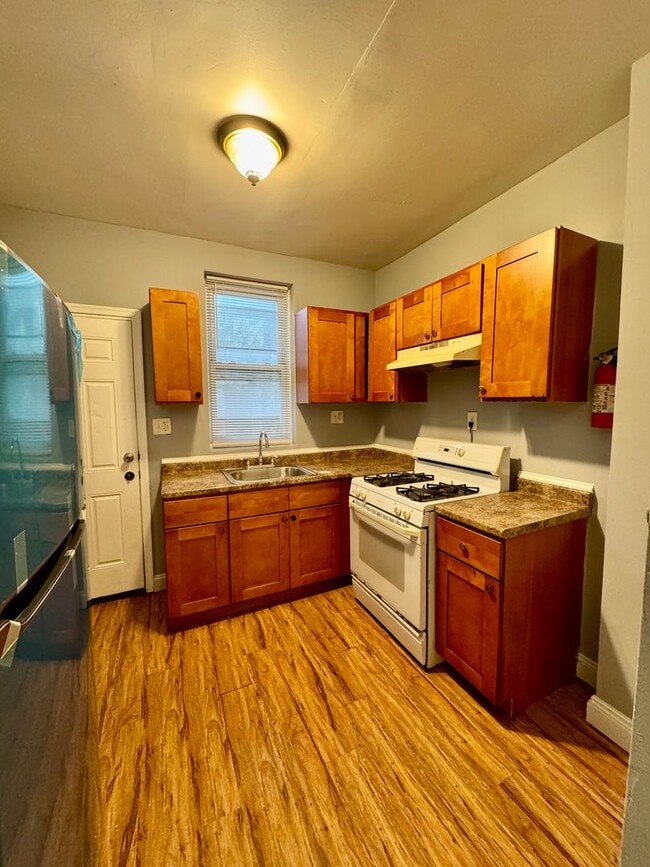 Building Photo - Recently Renovated 3-Bedroom Home in North...