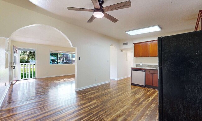 Foto del edificio - "Cozy 3-Bedroom Gem with a Gated Private B...