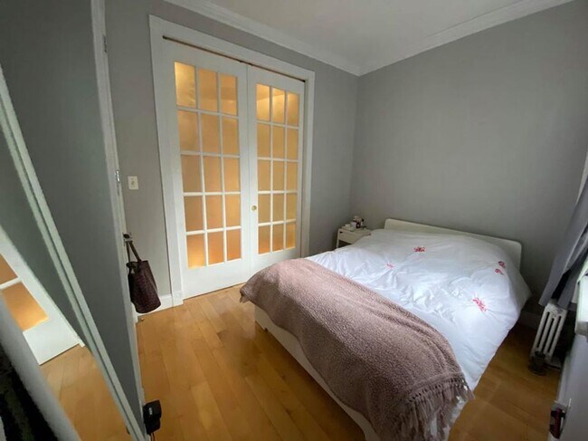 Building Photo - MOTT ST.