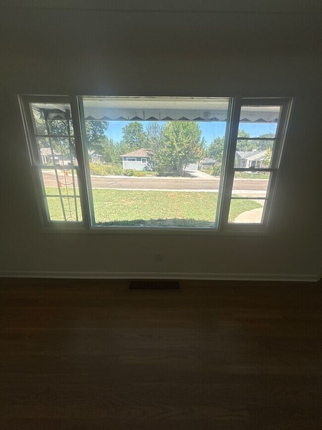 Building Photo - Lots of space and flexibility in a convenient Wheat Ridge Location