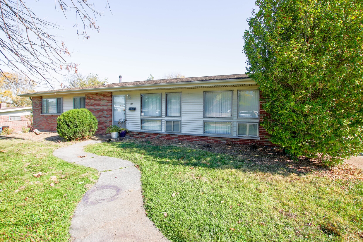 Primary Photo - 1186 Mesa Dr