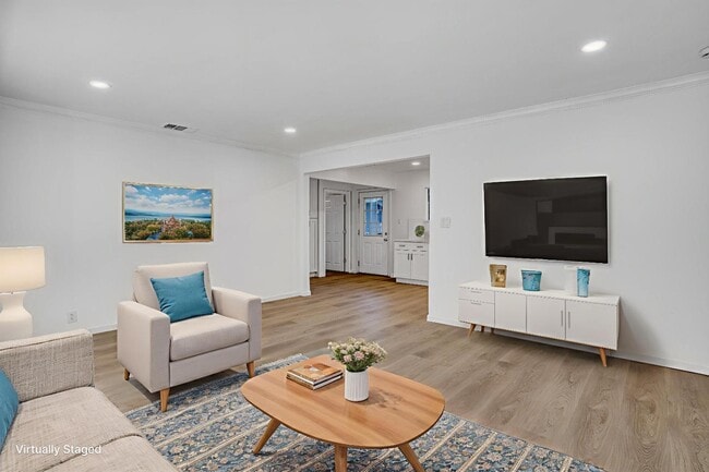 Building Photo - 15965 Blossom Hill Rd