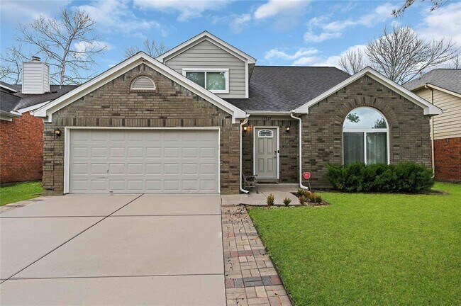 Building Photo - 15327 Hillside Park Way