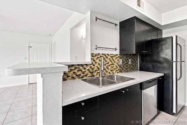 Building Photo - 10581 SW 155th Ct