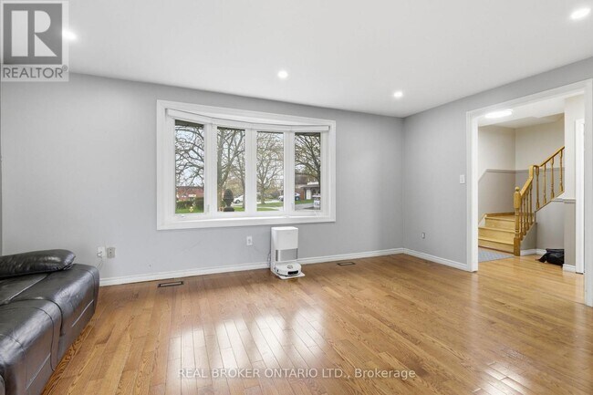 Photo du bâtiment - 536 Lisbon Ct