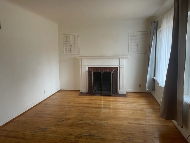Foto del edificio - Spacious 2-Bedroom Home with Fireplace, Bonus Room, Fenced Yard & Garage