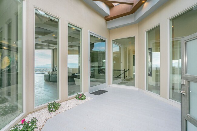 Building Photo - UNUBSTRUCTED VIEWS FROM THIS MACDONALD HIG...