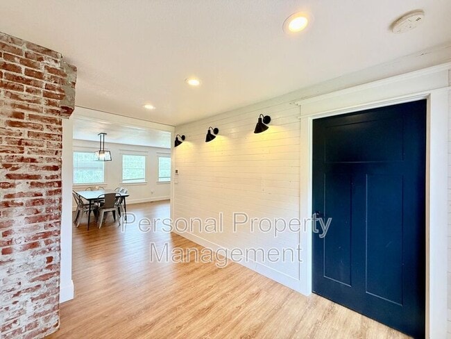 Building Photo - 1335 I St