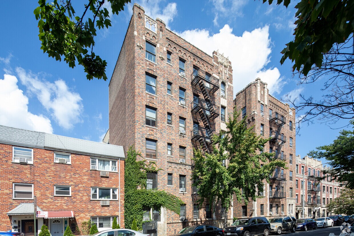 Foto principal - 30-56 30th St
