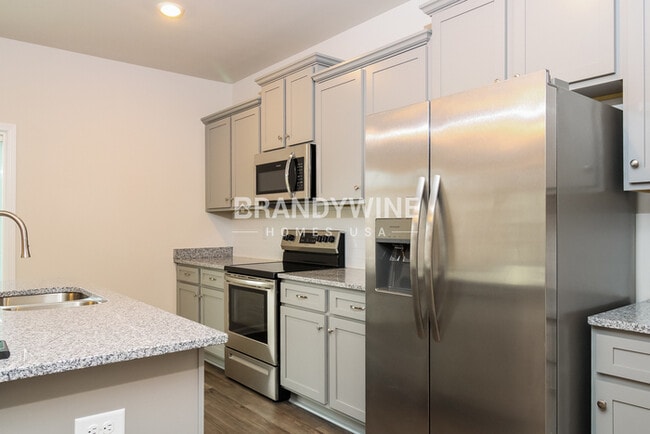 Foto del edificio - ABBOTS GLEN! NEW Lower Rental Rate Leasing...