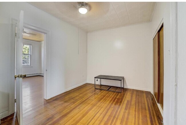 Foto del edificio - 200 Beacon Ave