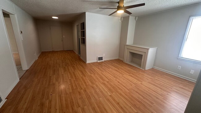 Building Photo - $795 - 2 bed 1 bath - Single Family Home