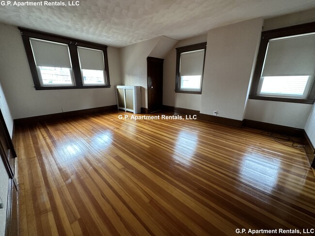 Building Photo - 53 Winthrop St