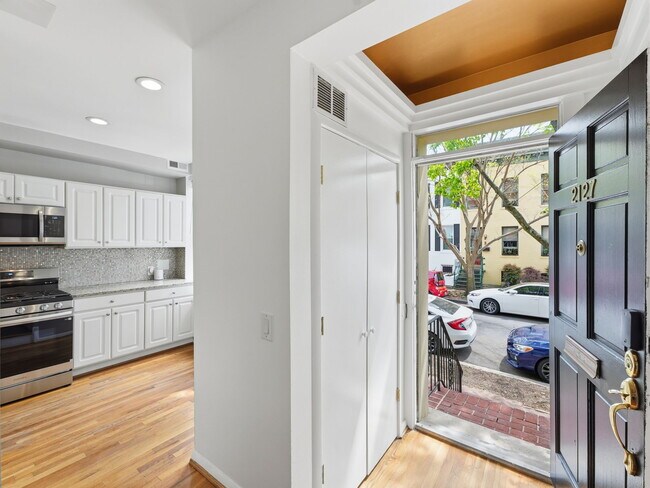 Building Photo - 2127 Newport Pl NW