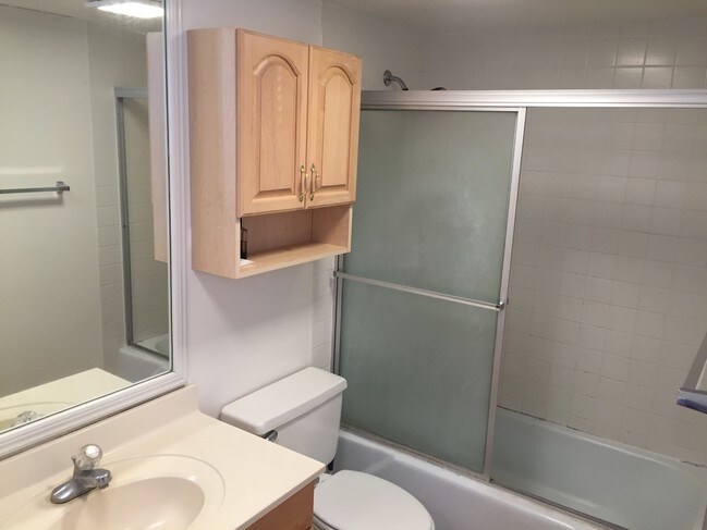 Foto del edificio - 555 University Ave