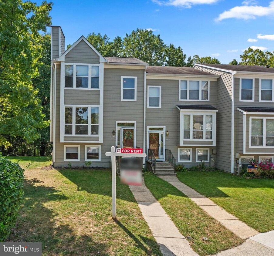 Foto principal - 7745 Chatfield Ln