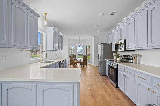 Foto del edificio - 18482 Lake Iris Ave