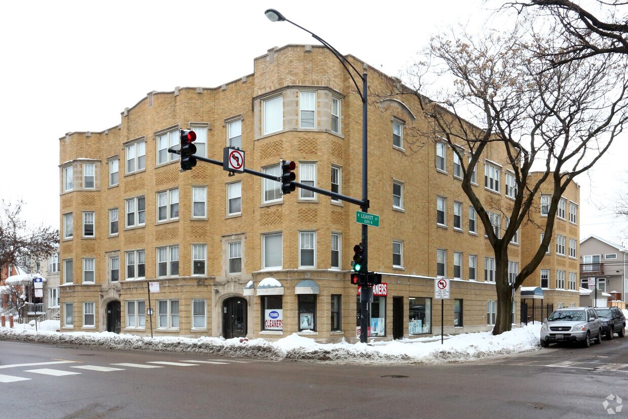 Primary Photo - Leavitt Manor Apartments