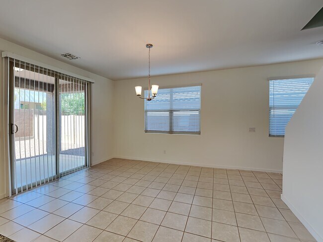 Foto del edificio - 14386 W Valentine St