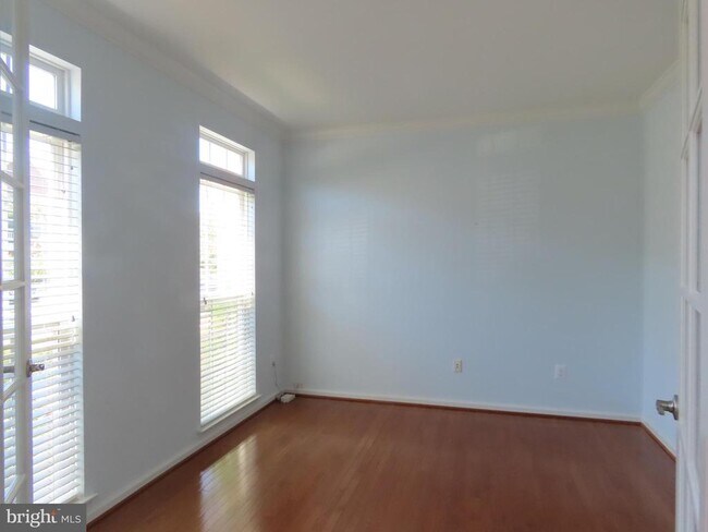 Building Photo - 330 Tannery Dr