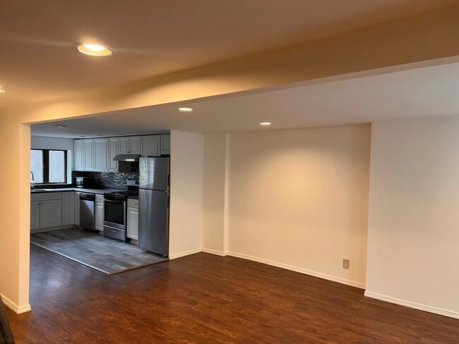 Building Photo - 447 Degraw St