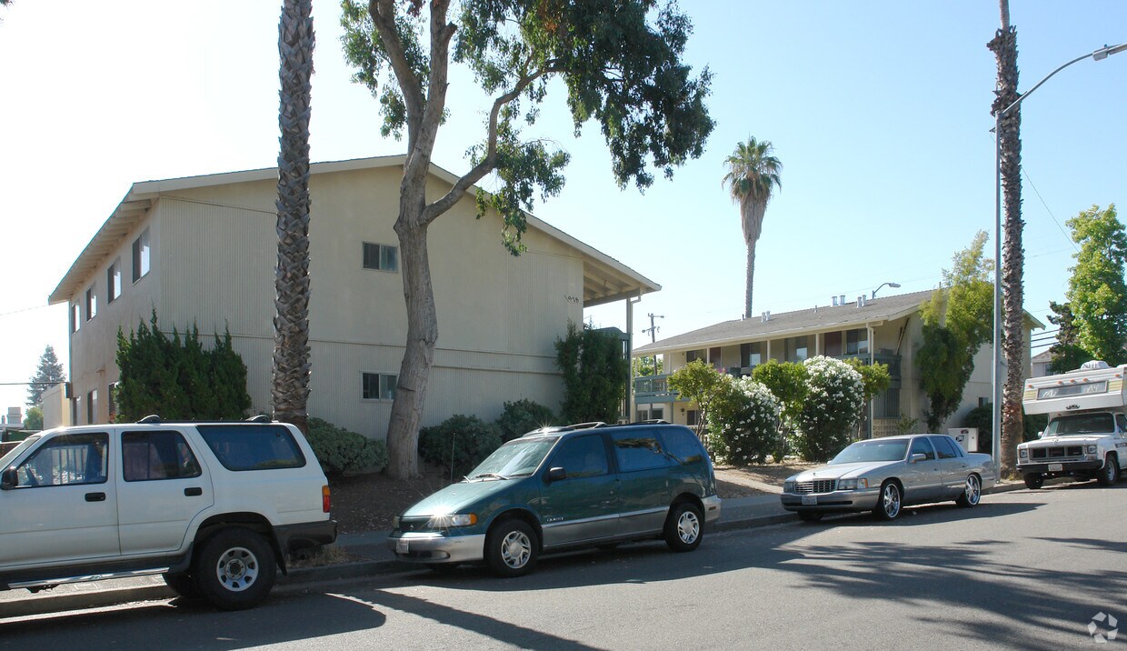 Primary Photo - 978-992 Sharmon Palms Ln