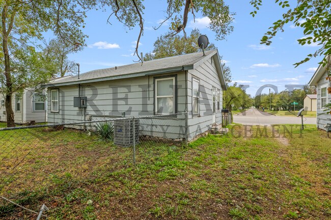 Foto del edificio - 1422 S Meridian Ave