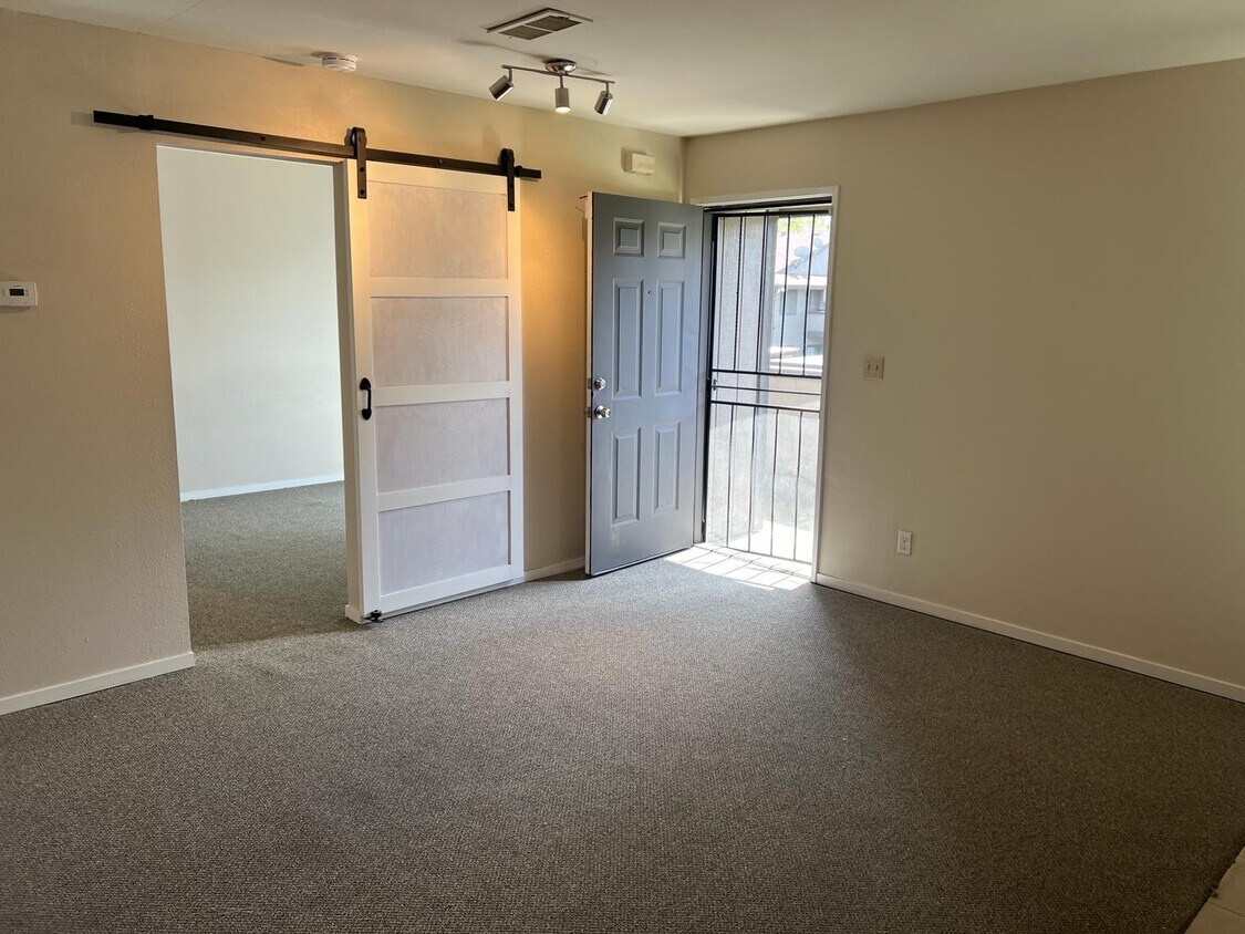 Foto principal - 1190 S Winery Ave