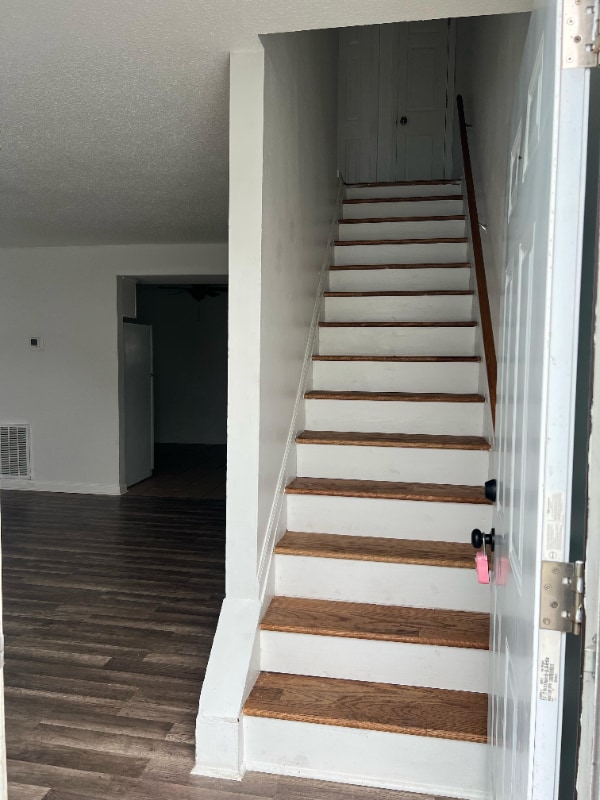 Foto del edificio - 1608 Fawn Vista Dr N