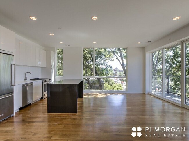 Building Photo - Downtown Luxury Condo