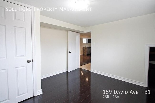 Building Photo - **2 Bedroom Basement Unit in Prime Location**