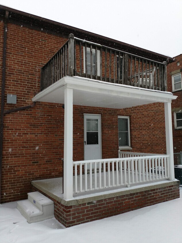 Foto del edificio - 6125 Ridge Rd.