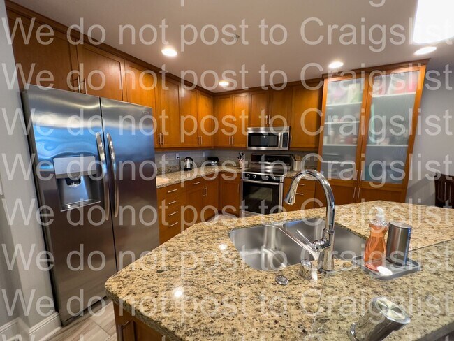 Building Photo - Discovery Park - 2 Bedroom - 2 Bath Condo