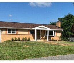 Building Photo - 101 Meadow St