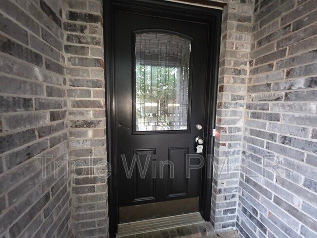 Building Photo - 12512 Woodbury Dr