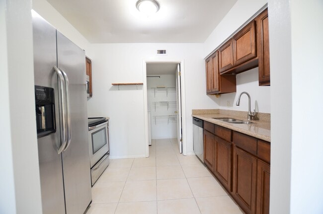 Foto del edificio - 263 Crown Oaks Way