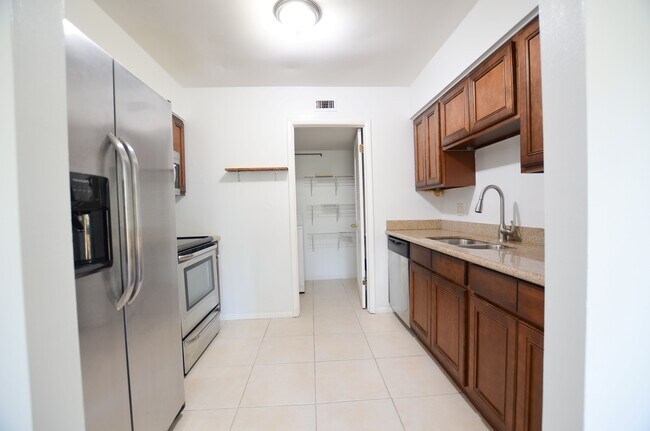 Building Photo - 263 Crown Oaks Way