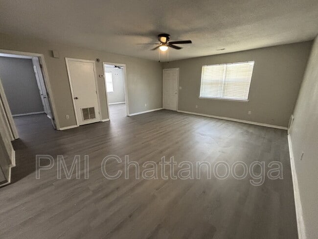 Building Photo - 401 Elm Ave