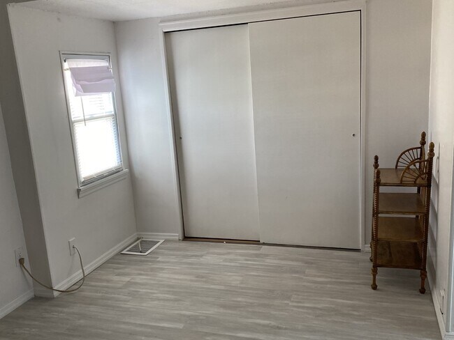 Building Photo - 1475 Flamingo Dr
