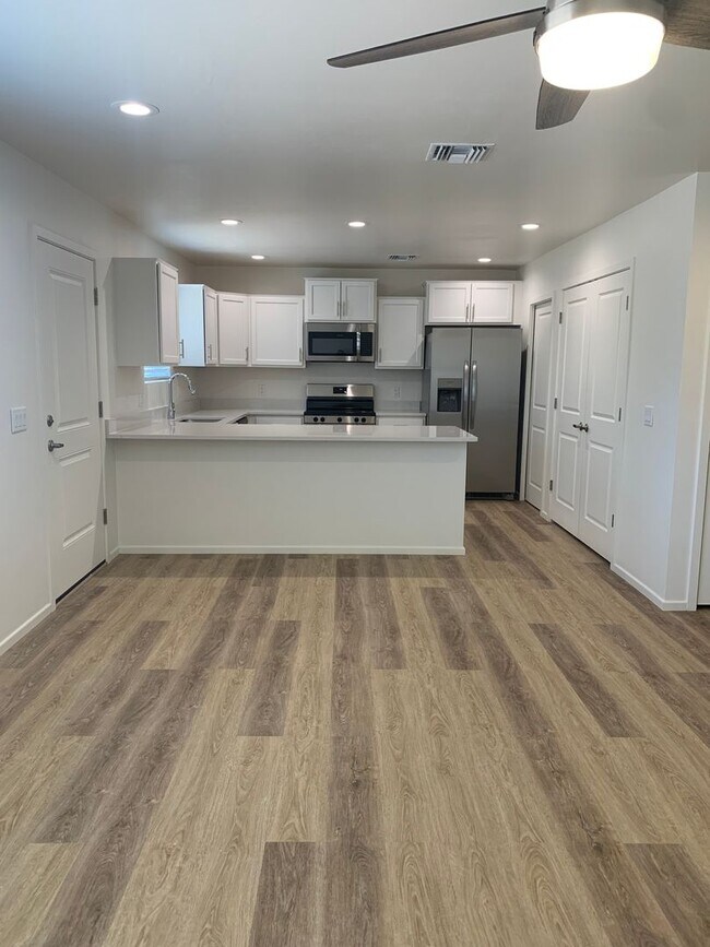 Foto del edificio - NEW CONSTRUCTION 2 Bedroom 1 Bath Single F...