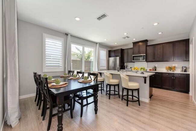 Foto del edificio - Gorgeous 4 Bedroom Patio Home in Rocklin