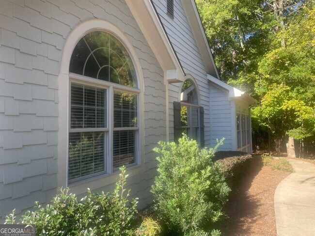 Building Photo - 142 Edgewood Ct