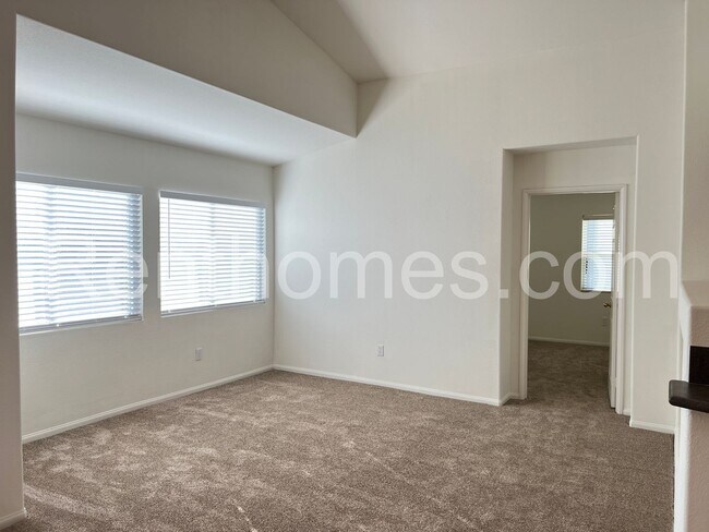 Foto del edificio - Scripps Ranch, 10326 Scripps Poway Parkway #28 - Close to shopping and easy access to the freeway!
