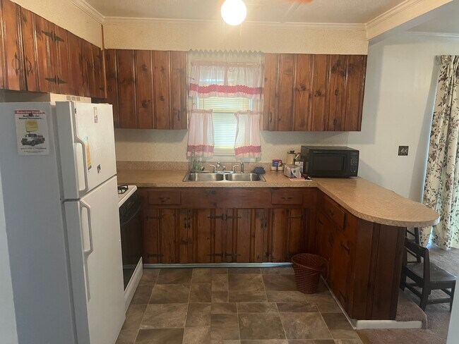 Building Photo - 322 Mooneyham Rd