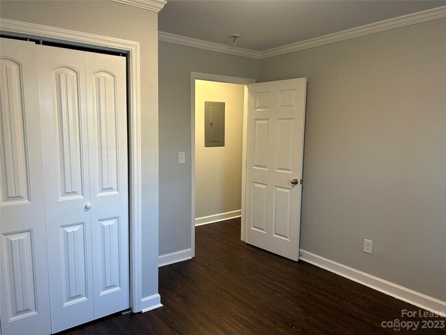 Building Photo - 2215 Kennesaw Dr