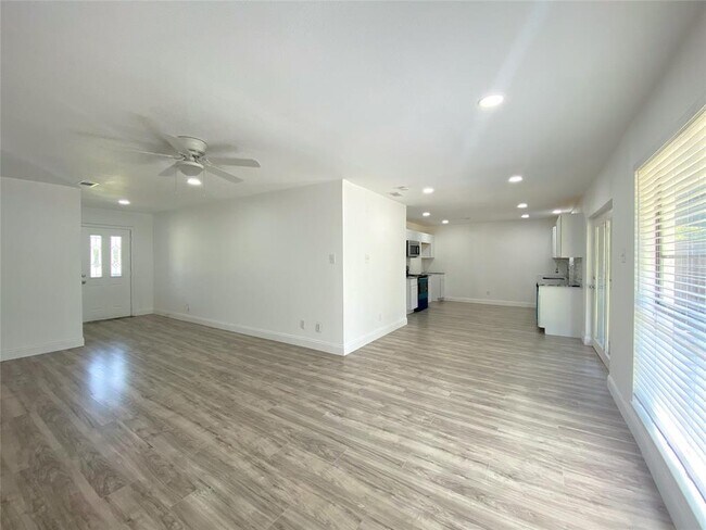 Building Photo - 1010 Whippoorwill Ct