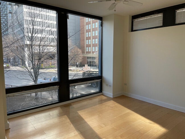 Building Photo - 600 N Kingsbury St