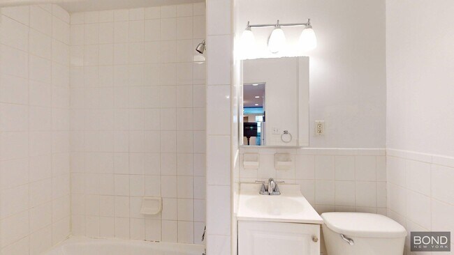 Foto del edificio - 224 E 81st St