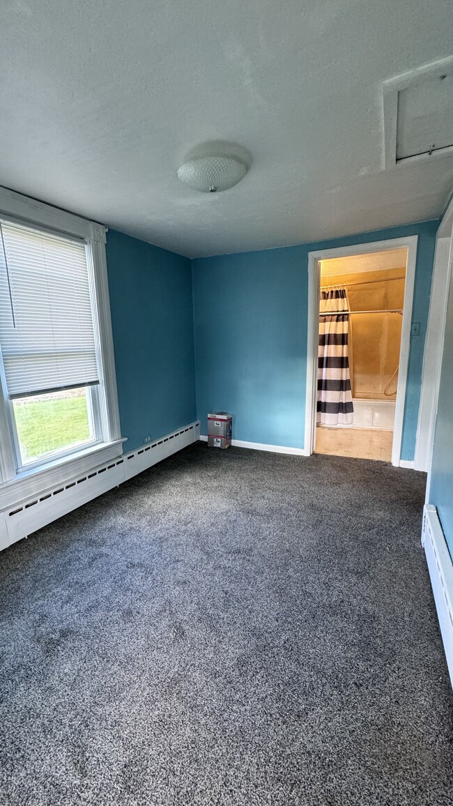 Secondary bedroom - 180 Martin St